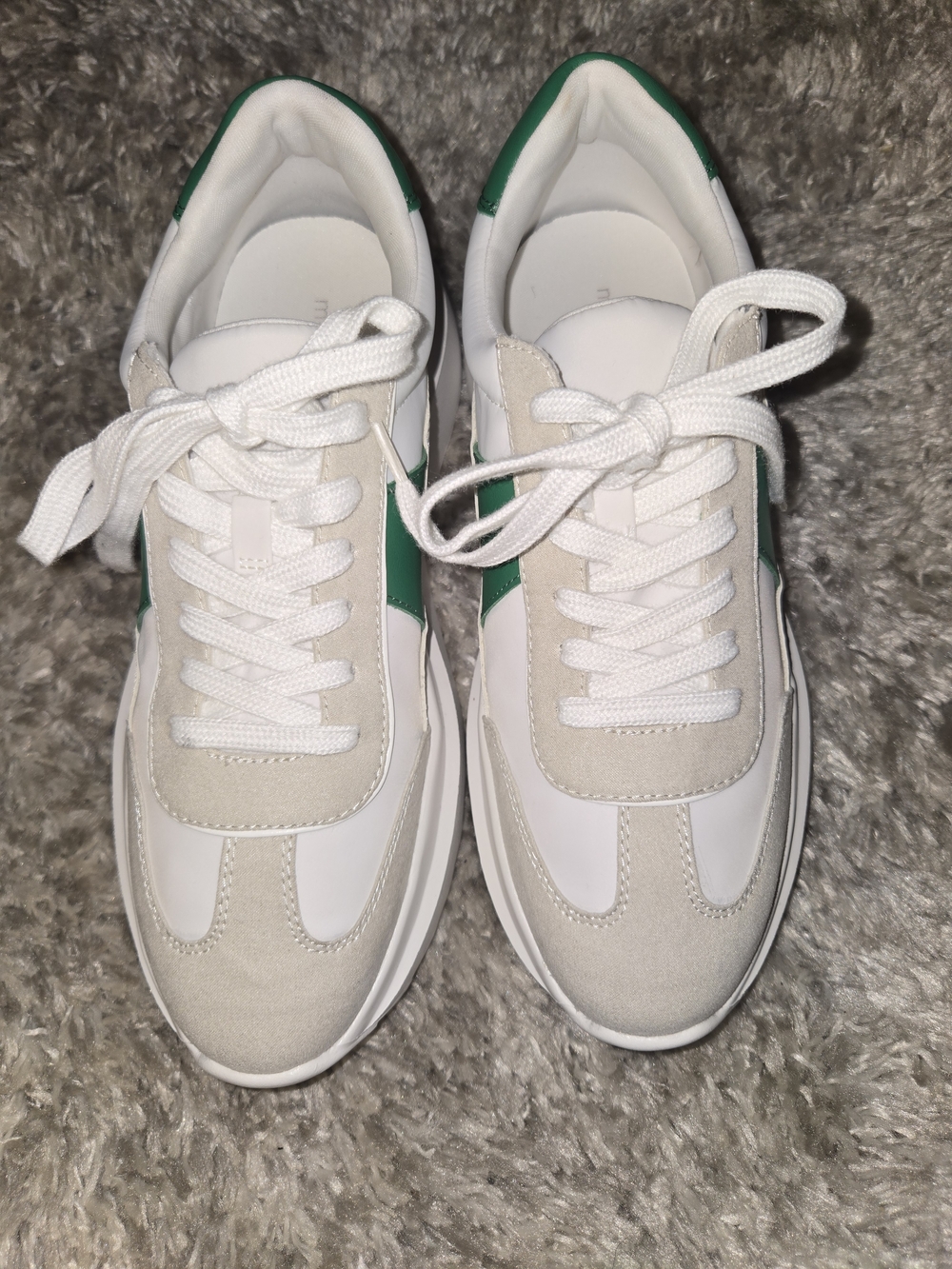 Madden Girl White and Green Low-Top Sneakers